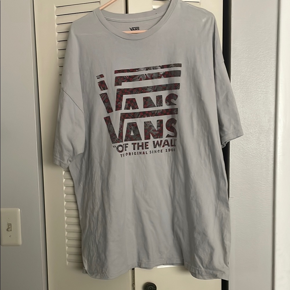 5 Men’s Vans t-shirts size XXL